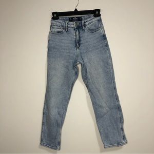Hollister Curvy High-Rise Light Wash Mom Jeans 0 Short